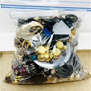 Vintage & Modern Gold & Silver Tone Mixed Metal Scrap/Wear Jewelry Lot 8lbs